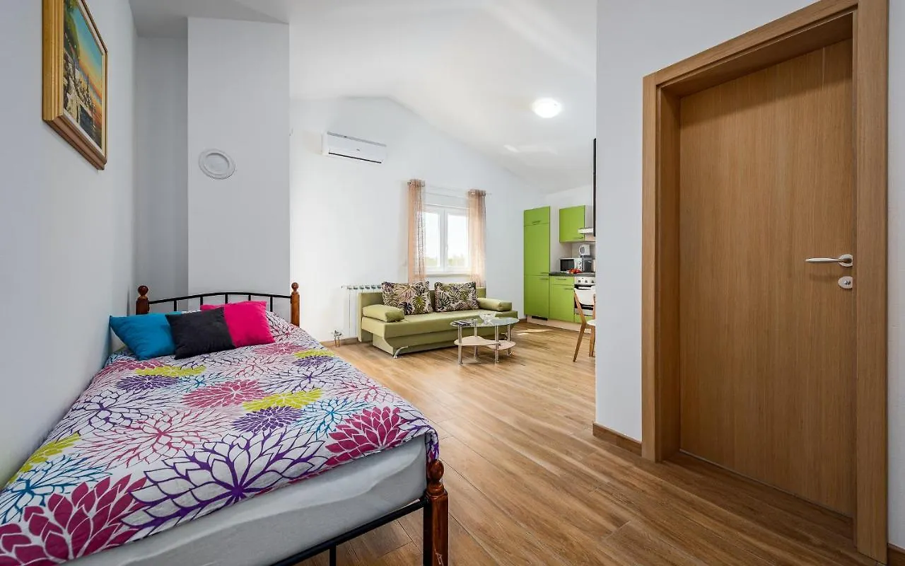 Apartments Nelle Pola