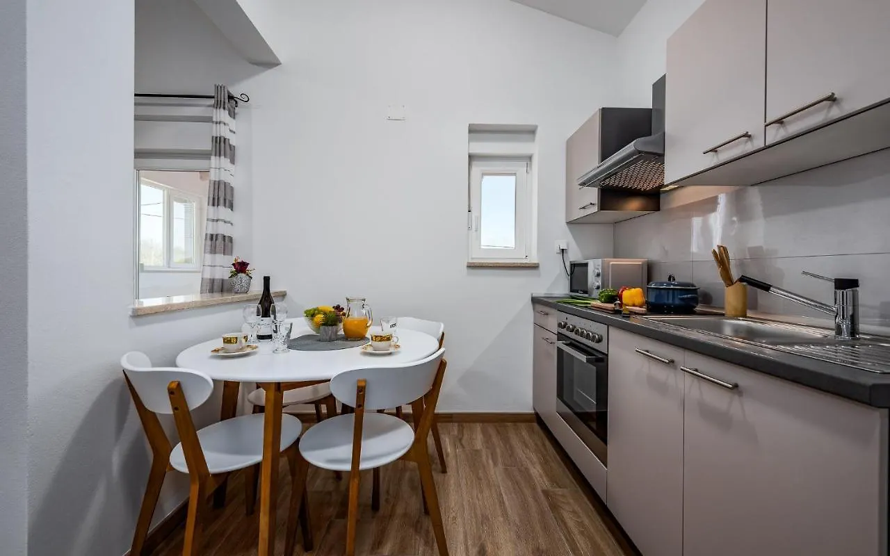 Apartments Nelle Pola Croazia