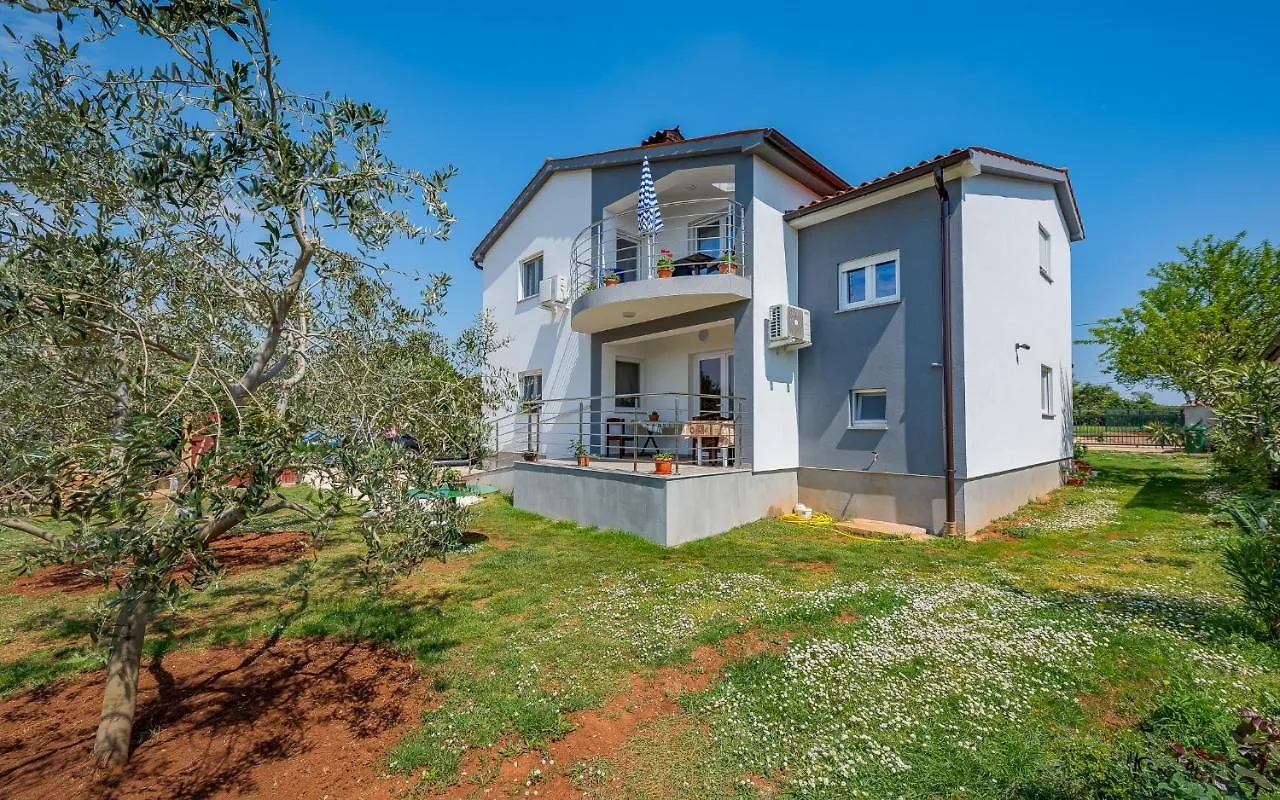 Apartments Nelle Pola
