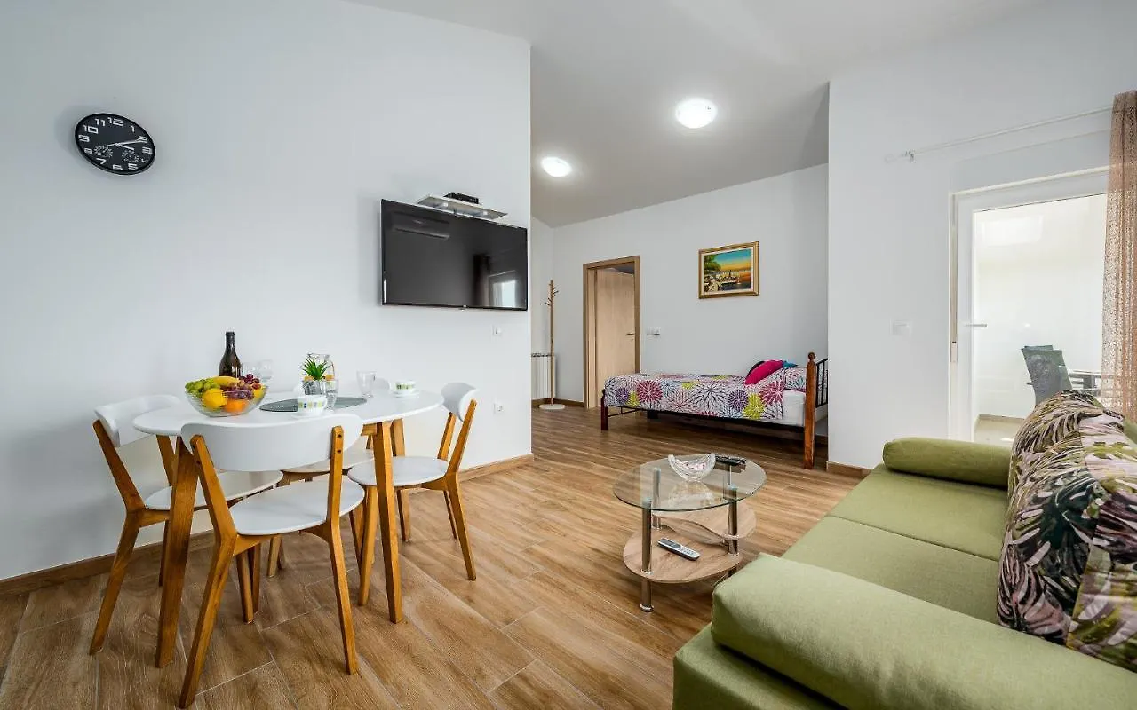 Apartments Nelle Pola 0*,  Croazia