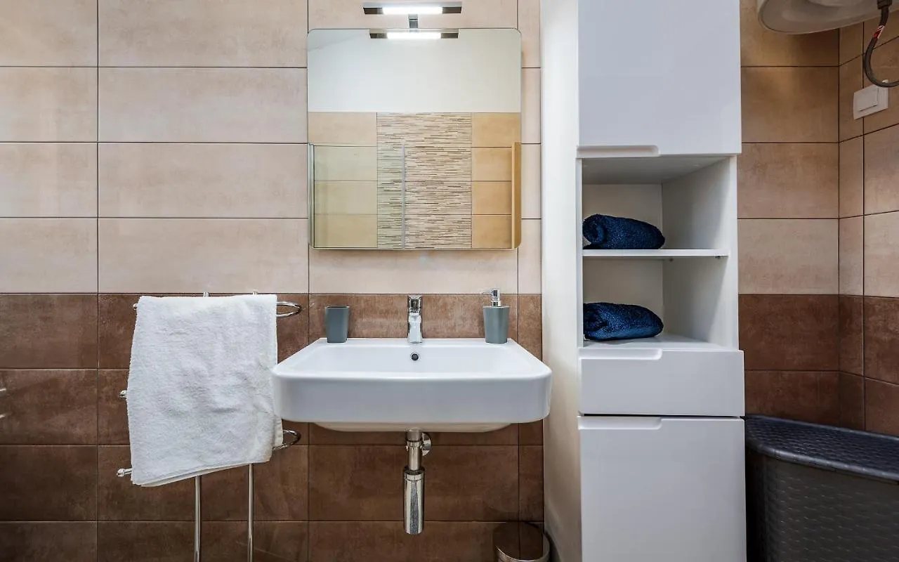 Apartments Nelle Pola