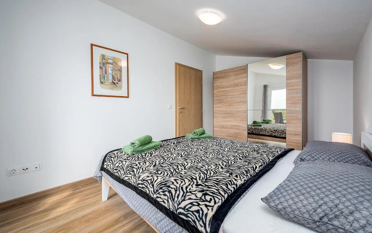 Apartments Nelle Pola 0*,  Croazia