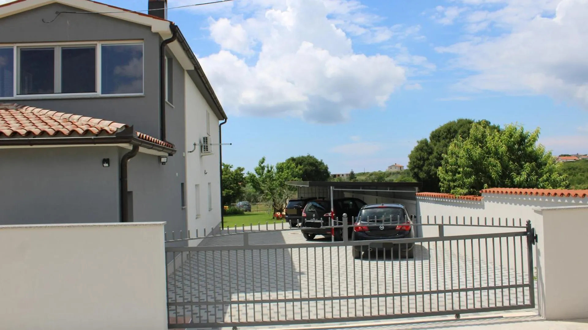 Apartments Nelle Pola