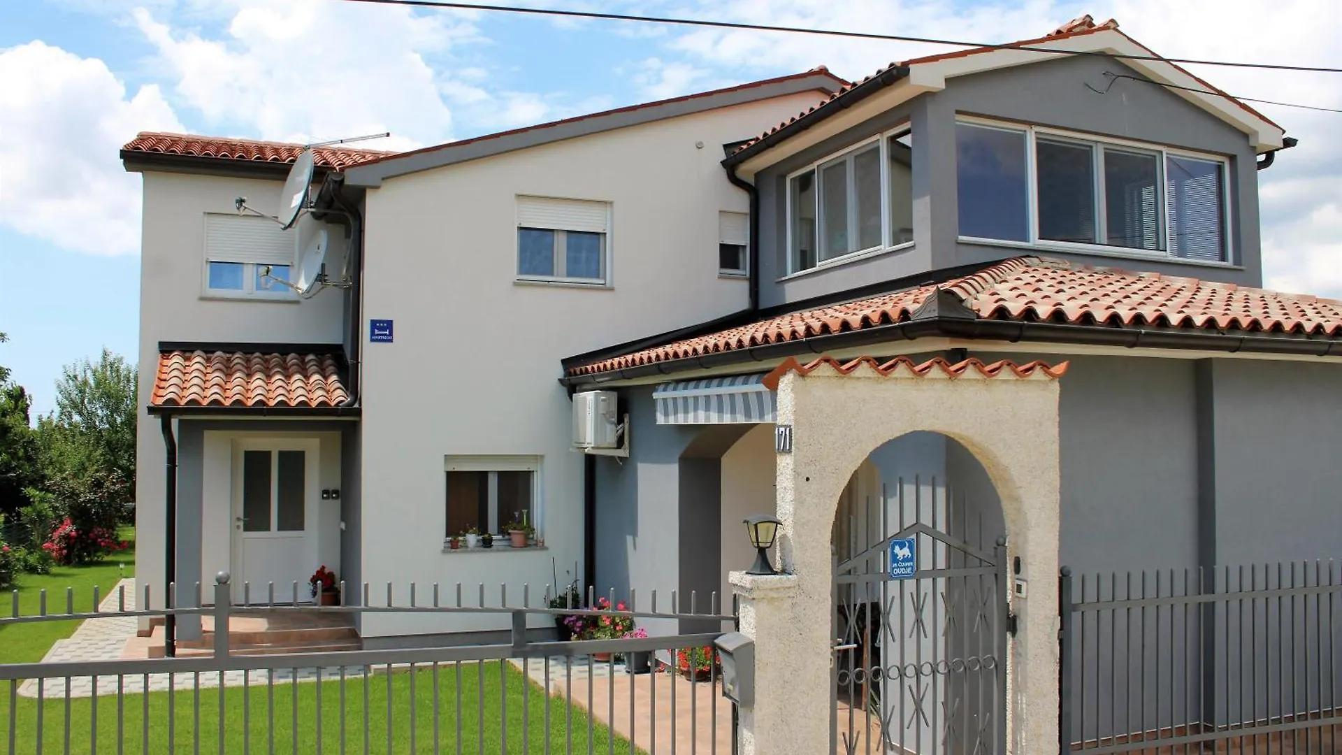 Apartments Nelle Pola